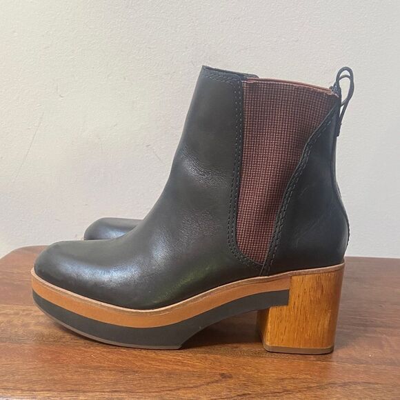 Bernardo Black and Brown Ankle Booties - Picture 2 of 10